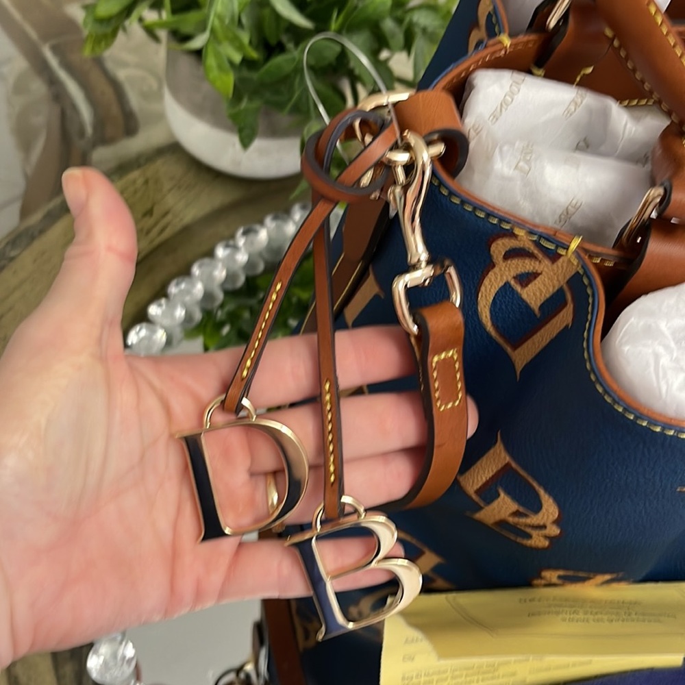 DOONEY & BOURKE 🌟 Monogram Small Brenna - Picture 6 of 9